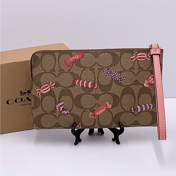 COACH NWT Large Corner Zip Wristlet In Signature Canvas With Candy Print - Picture 2 of 11